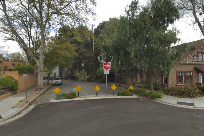 Bike boulevard on 17th Street with restricted vehicle movements